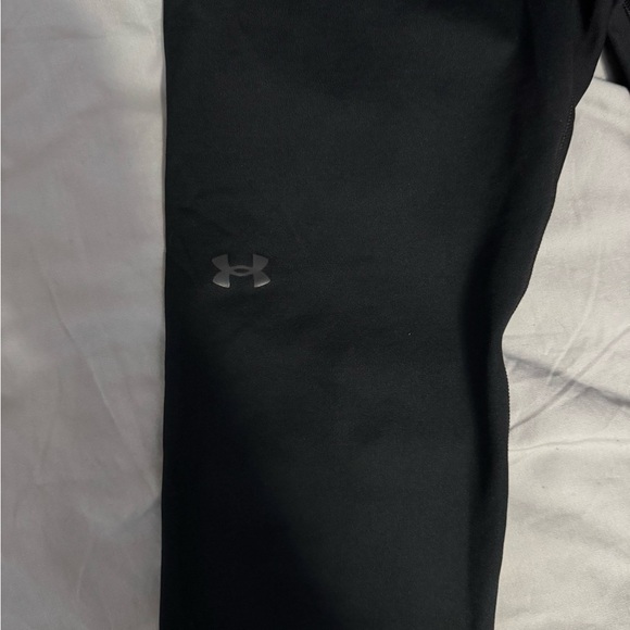 Under Armour Black Leggings for Versatile Performance - Picture 2 of 4